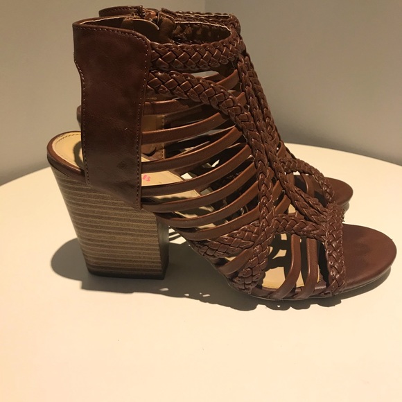 Brown ankle bootie - Picture 2 of 5